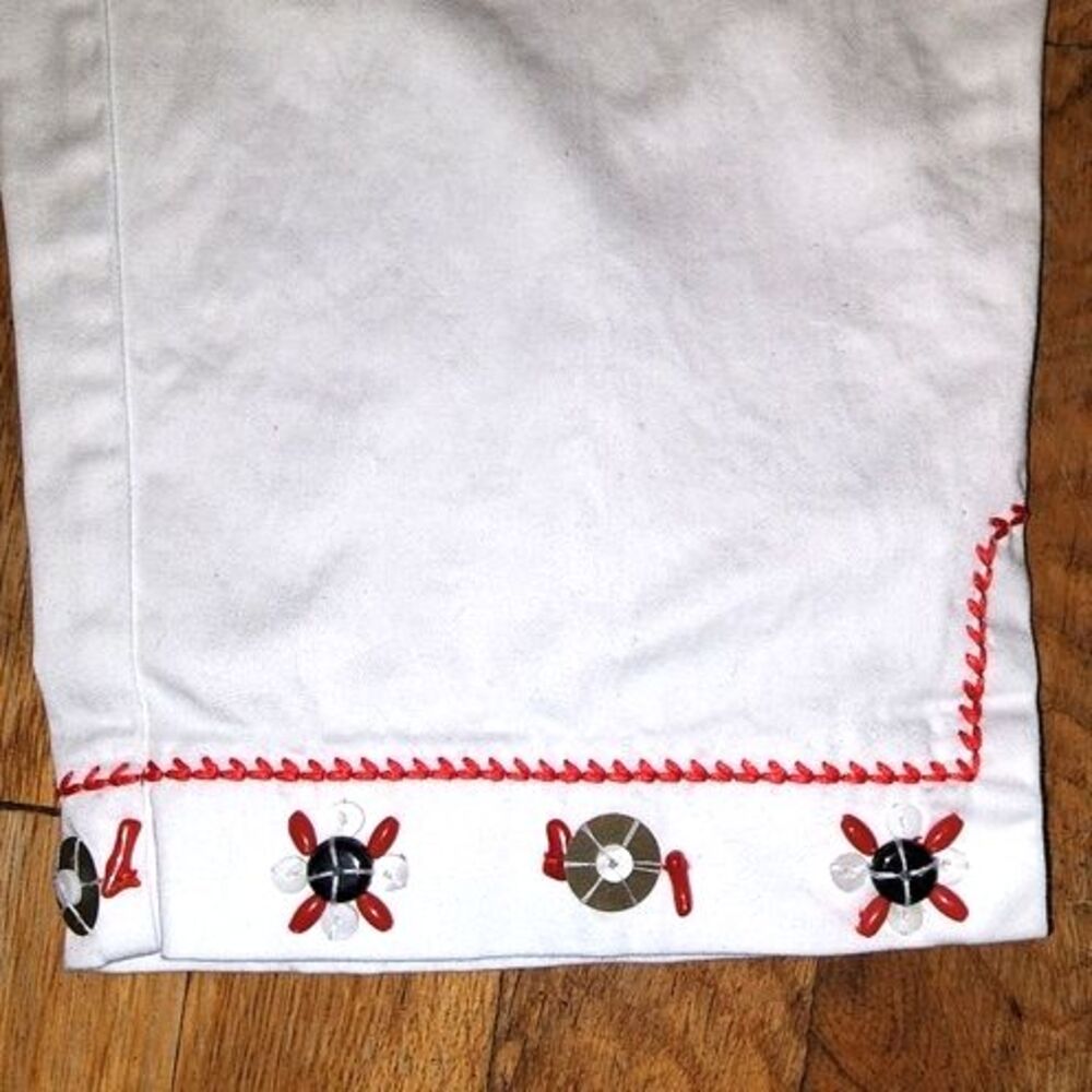 Ruby Rd. White and Red Beaded Capris Size 6 - Picture 3 of 5